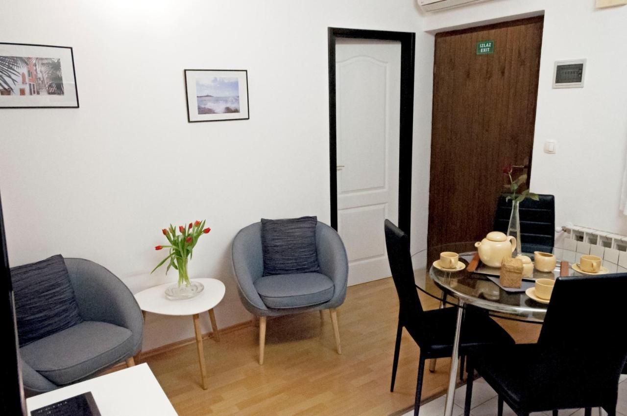 Apartment Rosa 1 ロヴィニ エクステリア 写真